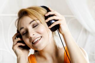 The researchers found that music reduced postoperative pain, anxiety, and analgesia use. The researchers found that music reduced postoperative pain, anxiety, and analgesia use.