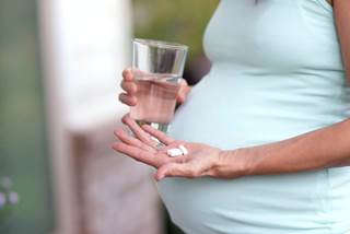Exposure status and the outcome of neonatal abstinence syndrome were determined with pharmacy billing claims. Exposure status and the outcome of neonatal abstinence syndrome were determined with pharmacy billing claims.