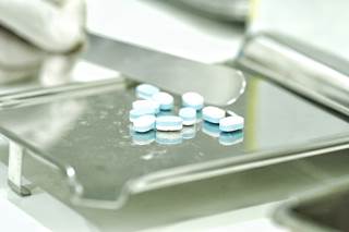 The effects of a reduction in default pill count from 30 to 12 in an electronic medical record system were assessed. The effects of a reduction in default pill count from 30 to 12 in an electronic medical record system were assessed.