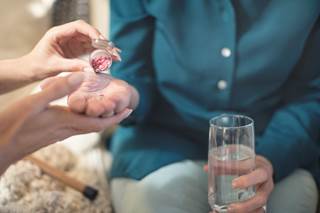 Investigators retrospectively reviewed charts of current or past patients diagnosed with cancer who received opioid treatment for ≥1 week. Investigators retrospectively reviewed charts of current or past patients diagnosed with cancer who received opioid treatment for ≥1 week.